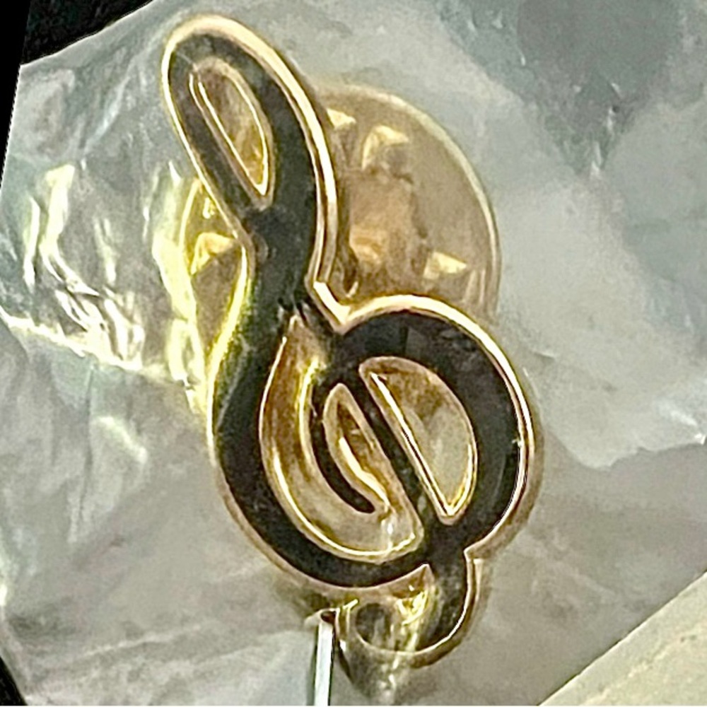VINTAGE Music Pin Treble Clef in Gold & Black